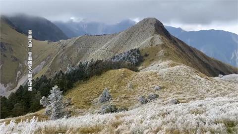 冷氣團來襲！雪山降今年第一場瑞雪　籲賞雪民眾必備妥「雪地三寶」