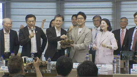 快新聞／喜歡宜蘭！沈伯洋自爆愛吃「蒜味肉羹」：連對面木瓜牛奶店都認得