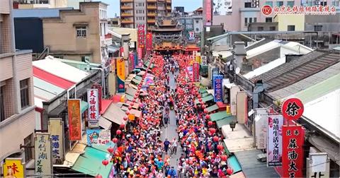 「粉紅超跑」抵雲林北港！　信眾備40公尺高炮簾迎媽祖