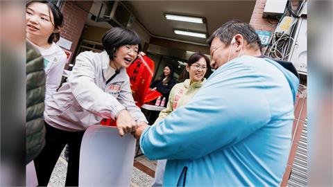 快新聞／新北「慧」贏！蘇巧慧鶯歌發春聯秒殺　民眾嗨喊凍蒜