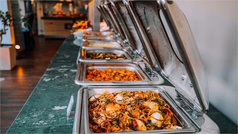 一個人去「吃到飽」很尷尬？網友逆風「2優點」：這才是頂級享受