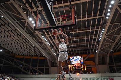 UBA／新學年仍是無敵艦隊！政大雄鷹跨3季奪「29連勝」