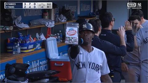 MLB(影)／洋基「爵士哥」就是愛吃糖！布總才剛發飆今開轟直接秀整罐棒棒糖...
