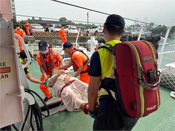 郵輪外籍旅客身體不適　海巡緊急出動救援