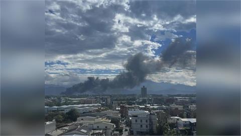 最新／快戴口罩！桃園八德黑煙竄天　掩埋場不明原因起火