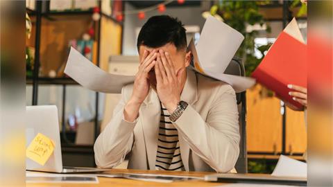 工作20年堅持不升遷只當普通員工會怎樣？他50歲收1現實通知後悔了
