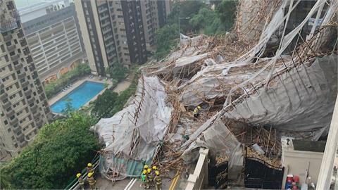 「獅子山」颱風發威！　跑馬地鷹架倒塌　2車遭活埋