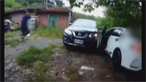 有影／毒品通緝犯拒檢攔查衝撞警車　警方連開9槍上銬逮捕