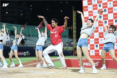 中職(影)／43歲林智勝會打又會跳！最老MVP跳「大展鴻圖」秀舞技