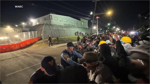 美移民拘留所外爆反ICE示威　紐瓦克市長宣布宵禁