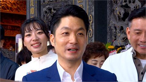 蔣萬安發福袋母雞帶小雞 藍綠白三黨奉天宮過招