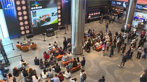 熱血沸騰！影廳轉播Ｆ１賽事　價值逾七千萬法拉利現蹤信義區