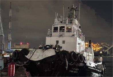 快新聞／散裝貨輪「明鴻號」擦撞高雄港碼頭　台船受巨浪波及沉沒