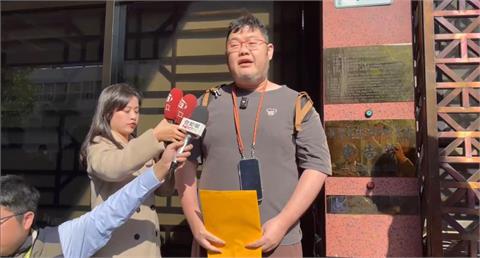 快新聞／沒什麼小草！柯文哲首度開庭　四叉貓「按鈴告發」嘆：早知道直接走過來