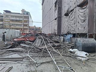 驚悚工安意外　工地鷹架倒塌1人墜樓傷1人身亡