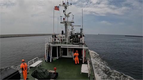 中國灰色侵擾 台灣海巡艦艇護海纜 路透社記者獨家直擊