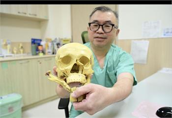 建築工跌落5公尺「臉著地」面目全非! 醫靠隱形重建拚回臉龐