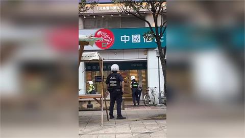 快新聞／北市大安中信銀行遭搶！蒙面人持BB槍劫持行員　快打部隊火速到場制伏
