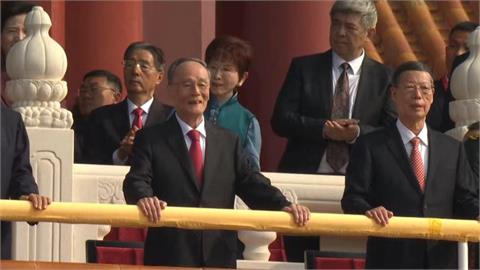 洪秀柱登天安門閱兵違法？　梁文傑：政黨應對自己負責