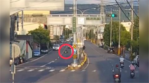 電線垂落隱形殺手！　田中女騎士被勾到慘摔車