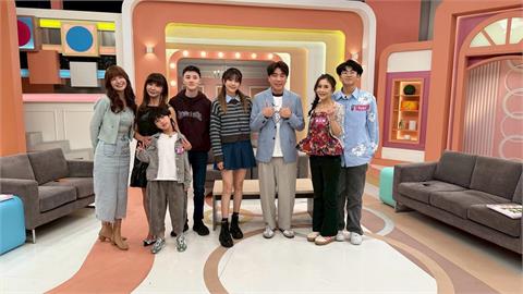 曲艾玲兒子下課忘記背書包回家！連夜趕回學校求警衛開門找