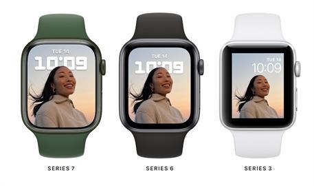 Apple Watch S7螢幕放大充電變快　史上最耐用