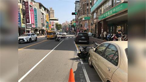 高雄三車禍！　女過馬路遭撞飛.汽機車擦撞幸輕傷