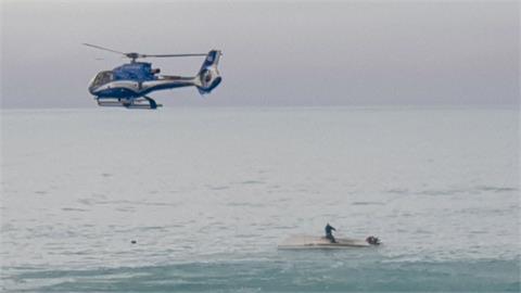 疑與大鯨魚相撞！紐西蘭觀光船翻覆倒蓋　11人釀5死救援畫面曝
