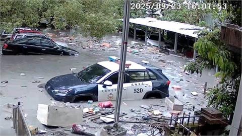 快新聞／光復鄉警消也成災民！停車場秒變漂漂河　車輛全被洪水沖走