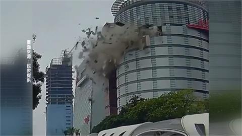驚爆！台中新光三越12樓炸出整排大洞　現場如戰場