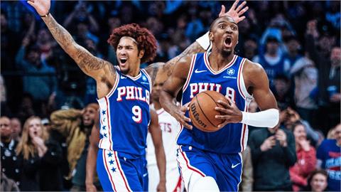 NBA(影)／不挑戰？76人準絕殺「碰板遭蓋鍋」未違例全場傻眼　轉播單位秒搬規則