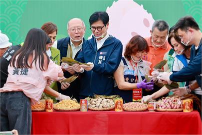 陳其邁親手包粽迎端午　笑喊：下任市長每年都要來