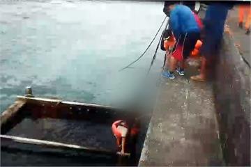 綠島南寮漁港女子落水 海巡魚雷浮標救人