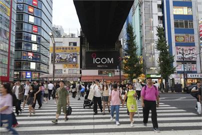 日本東北秋田區雷雨狂炸　新幹線一度停駛、民宅淹水