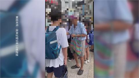 阿伯口唸佛號國小門口發糖　民眾質疑動機不單純