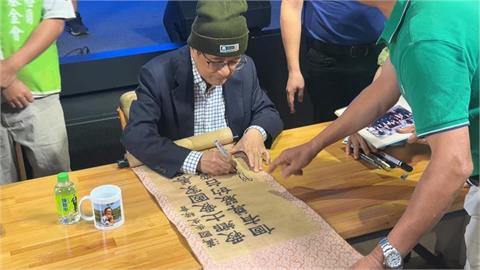 陳水扁簽名會「1族群超多」：簽到手抖！3歲到90歲「排隊3小時」超感動