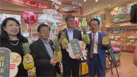 翁章梁日本推廣蜜梨鳳梨 親自叫賣人氣夯