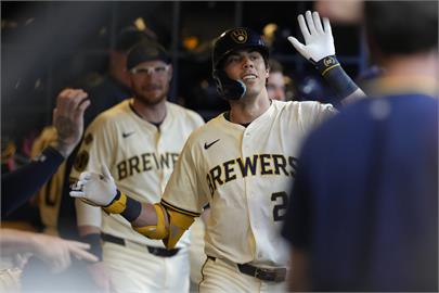 MLB／乾杯！釀酒人本季「二度10連勝」　大聯盟龍頭創「一罕見紀錄」