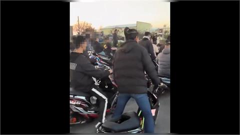 改裝車狂飆好吵!從深夜吵到清晨 警方取締一群人跑了