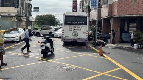 疑誤踩油門! 公車連環撞5汽機車 騎士擦挫傷
