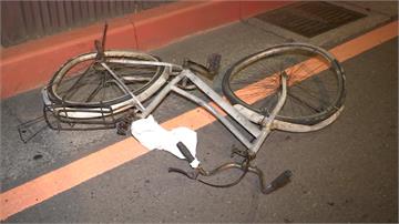 單車騎士疑闖紅燈 遭轎車撞飛送醫不治