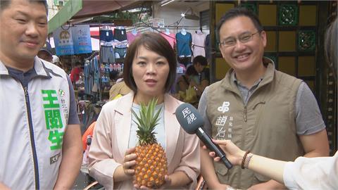 快新聞／挺罷團！攤商贈鳳梨盼「台灣旺旺來」　簡舒培嘆：賴士葆辜負民眾