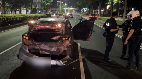遇攔檢加速逃逸　駕駛連撞兩車盤查時同伴丟包可疑物