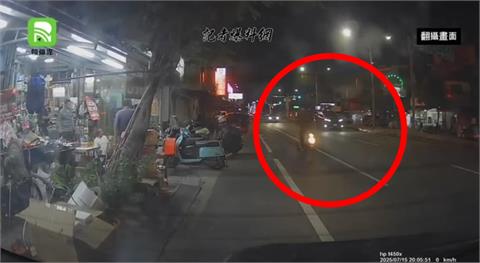快新聞／「槍手騎士轉頭狂轟」　網紅鳳梨遭槍擊新視角影片曝