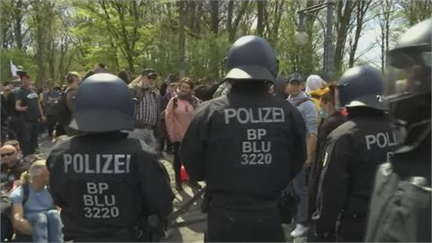 德國國會通過更嚴格防疫法案 大批民眾示威反對