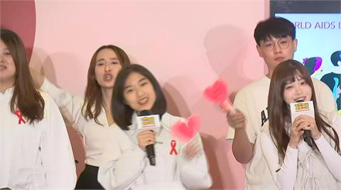 台北101「世界愛滋日」點燈　疾管署：消除疾病歧視