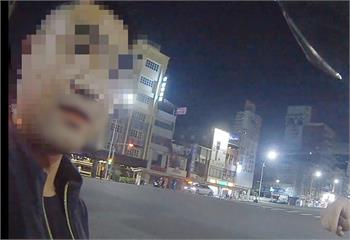 未扣安全帽帶謊報哥哥身分　警識破「根本不是你」當場逮捕