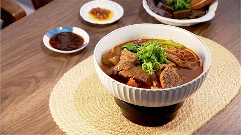 牛肉麵湯底牛肋排小火慢熬36小時　餐廳老闆：從阿公那代開始