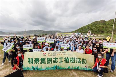 和泰集團志工植樹活動　與郭婞淳種下五百餘株樹苗