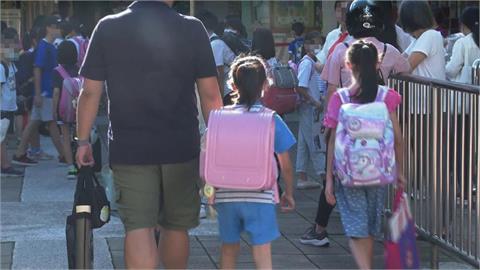 終於熬到開學？下學期5個連假「沒多久又寒假」家長崩潰了：不想面對